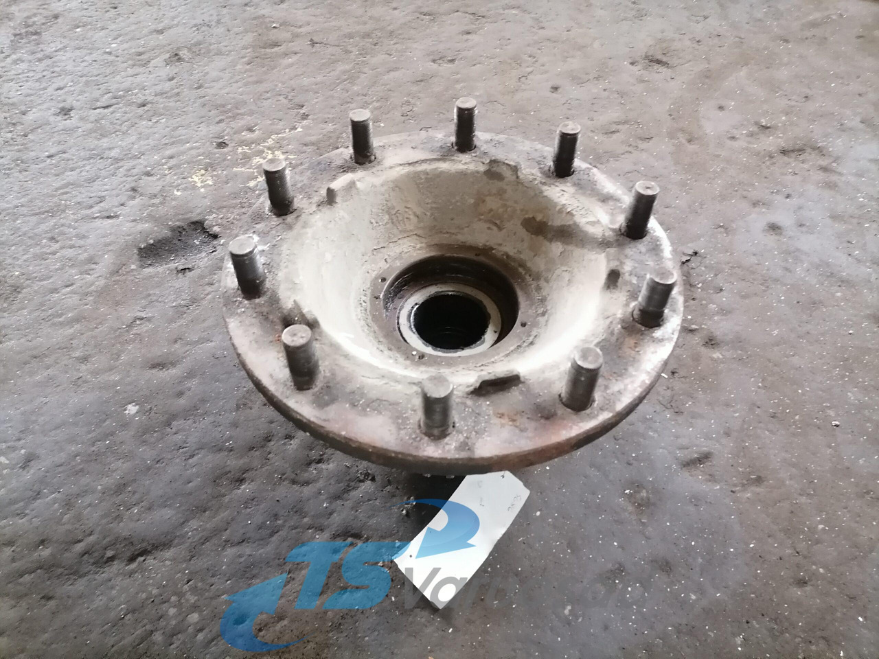 DAF Rattarumm 1818004 - Wheel hub for Truck: picture 1 DAF Rattarumm 1818004 - Wheel hub for Truck: picture 1
