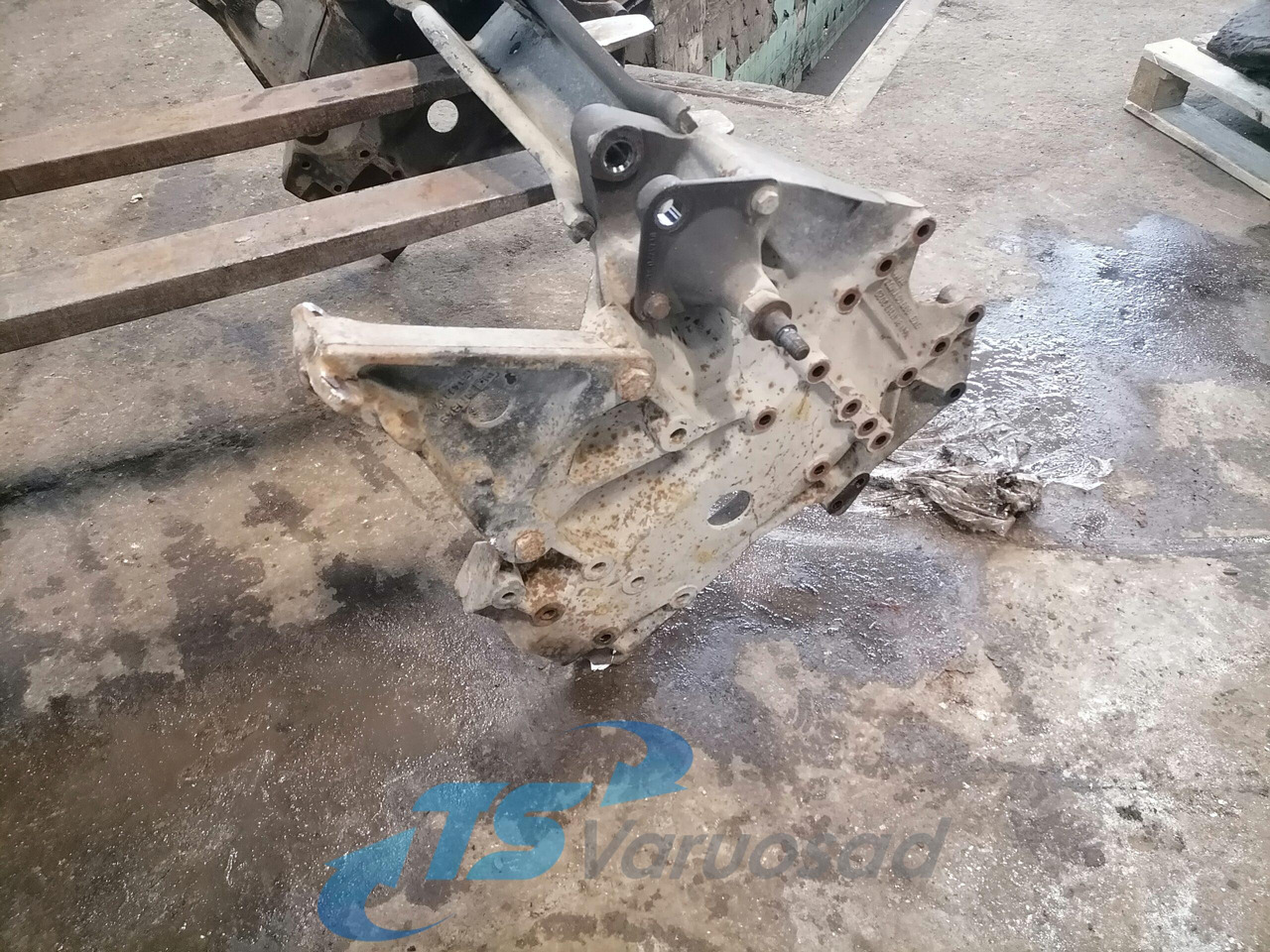 MAN Bracket 81413133020 - Frame/ Chassis for Truck: picture 1 MAN Bracket 81413133020 - Frame/ Chassis for Truck: picture 1