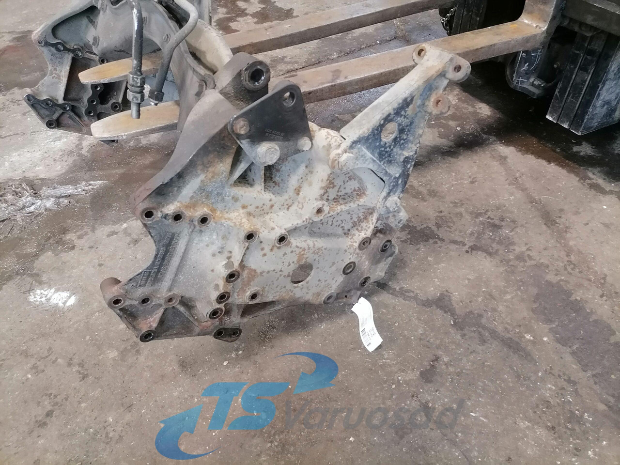 MAN Bracket 81413133021 - Frame/ Chassis for Truck: picture 1 MAN Bracket 81413133021 - Frame/ Chassis for Truck: picture 1