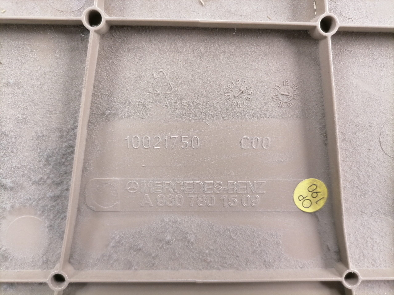 Mercedes-Benz Katuseluugi kate A9607801509 - Universal part for Truck: picture 2 Mercedes-Benz Katuseluugi kate A9607801509 - Universal part for Truck: picture 2