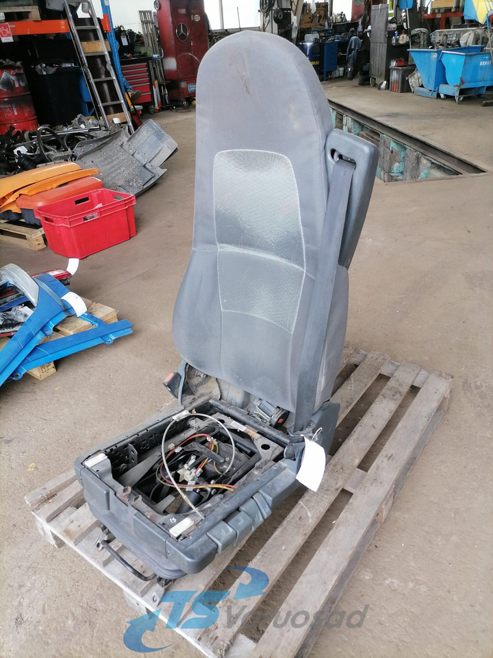 Renault Juhiiste 7485131006 - Seat for Truck: picture 2 Renault Juhiiste 7485131006 - Seat for Truck: picture 2