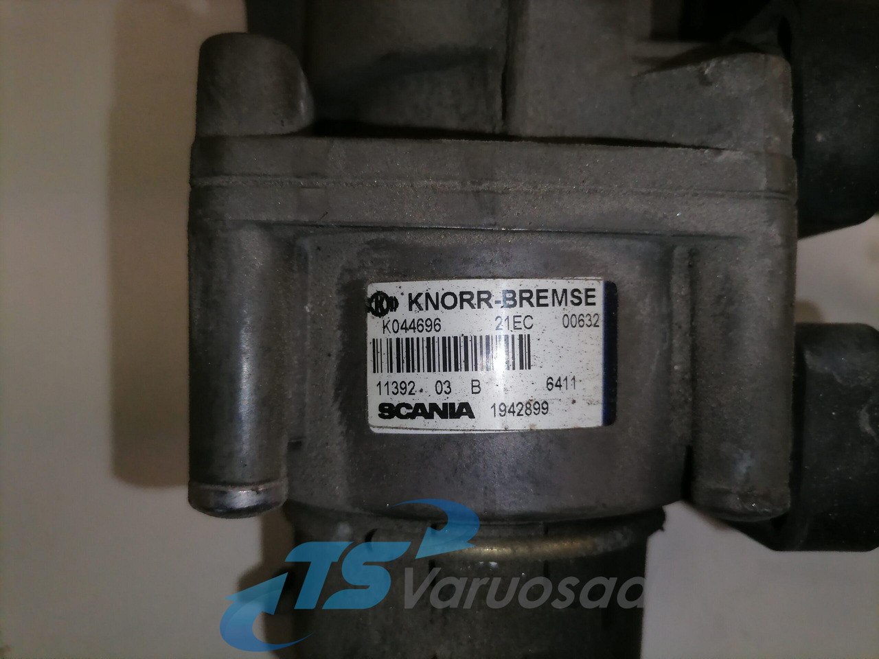 Scania Brake pressure control 1942899 - Brake valve for Truck: picture 3 Scania Brake pressure control 1942899 - Brake valve for Truck: picture 3
