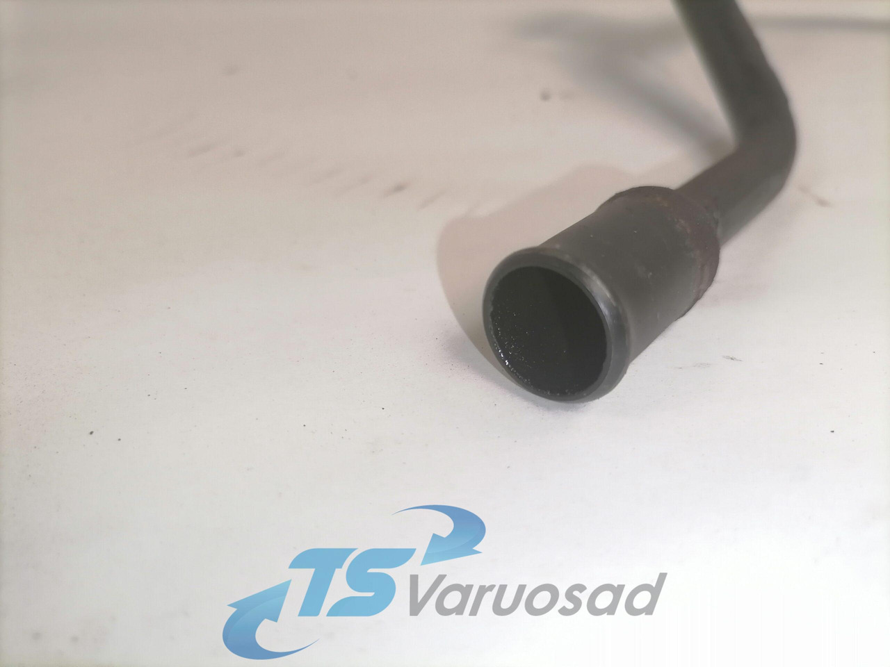 Scania Crankcase Ventilation Pipe 1749073 - Cooling system for Truck: picture 2 Scania Crankcase Ventilation Pipe 1749073 - Cooling system for Truck: picture 2