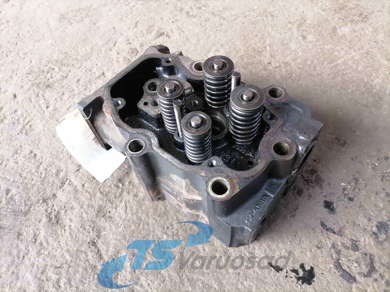 Scania Cylinder head 1522193 - Cylinder head for Truck: picture 1 Scania Cylinder head 1522193 - Cylinder head for Truck: picture 1