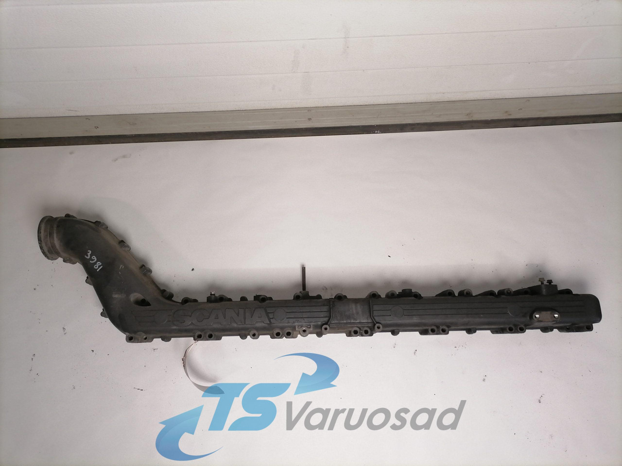 Scania Intake mainfold 1893329 - Intake manifold for Truck: picture 1 Scania Intake mainfold 1893329 - Intake manifold for Truck: picture 1