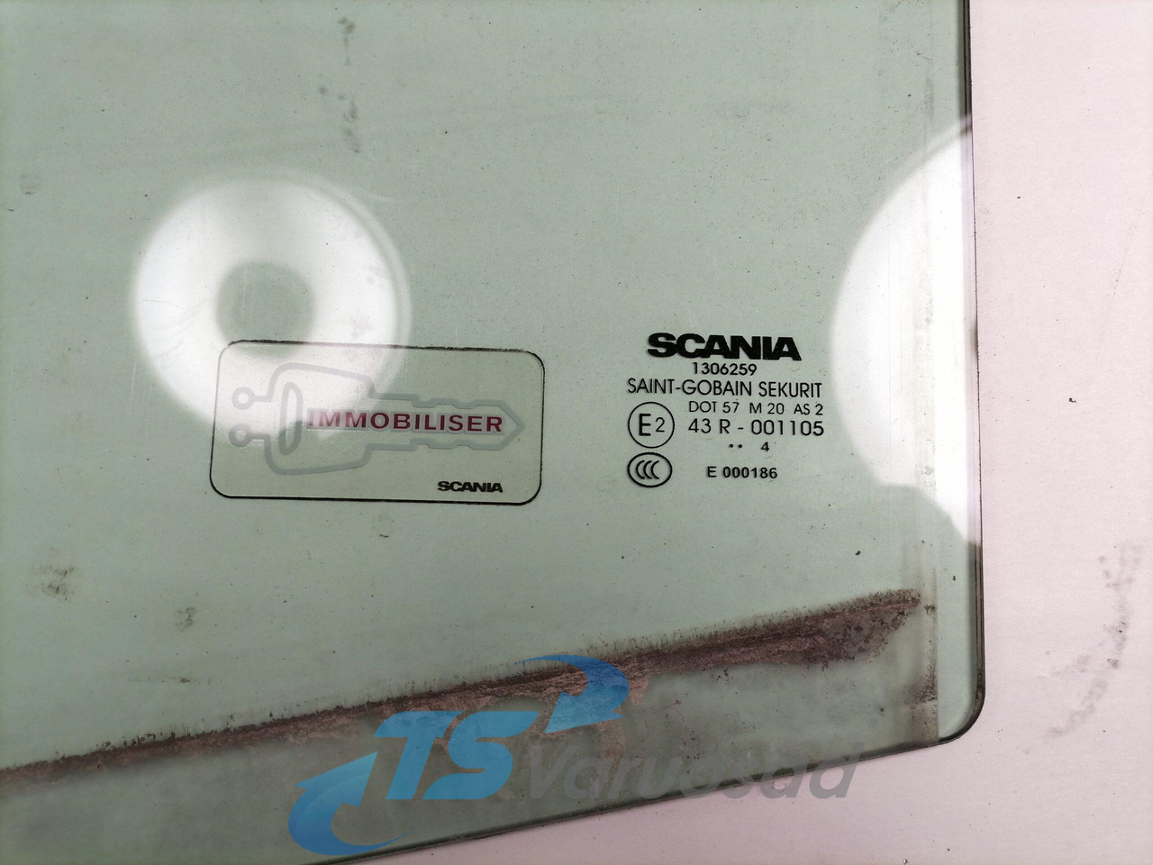 Scania Küljeklaas, vasak 1306259 - Window and parts for Truck: picture 2 Scania Küljeklaas, vasak 1306259 - Window and parts for Truck: picture 2