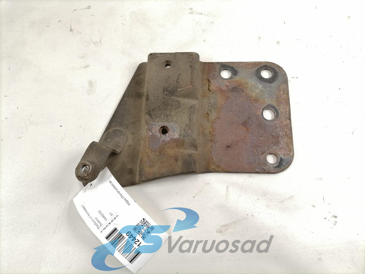 Scania Radiaatori kronstein 1446255 - Universal part for Truck: picture 1 Scania Radiaatori kronstein 1446255 - Universal part for Truck: picture 1