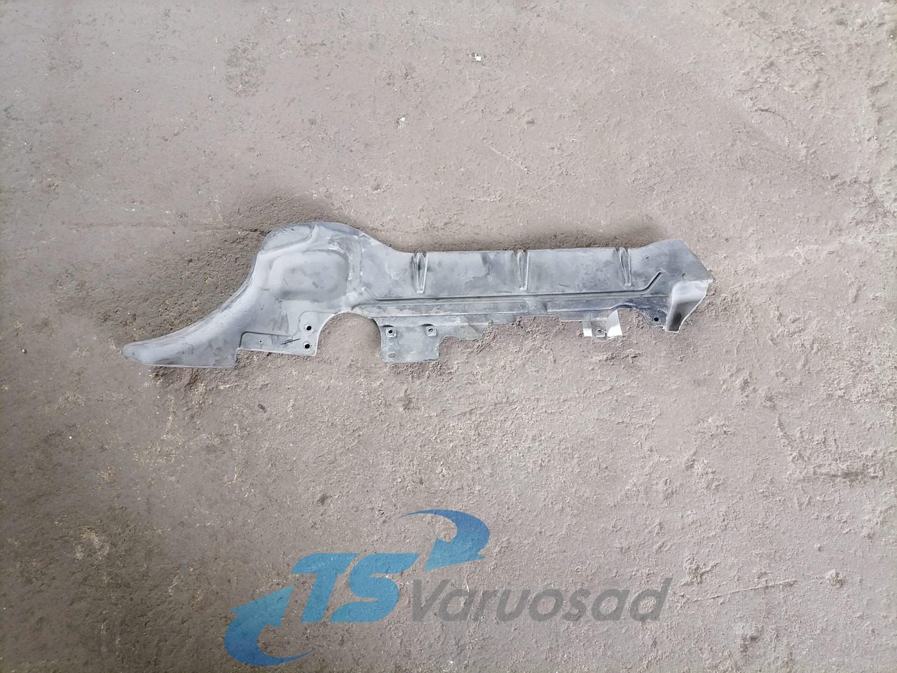 Scania Radiaatori pealne kate 2070728 - Universal part for Truck: picture 2 Scania Radiaatori pealne kate 2070728 - Universal part for Truck: picture 2
