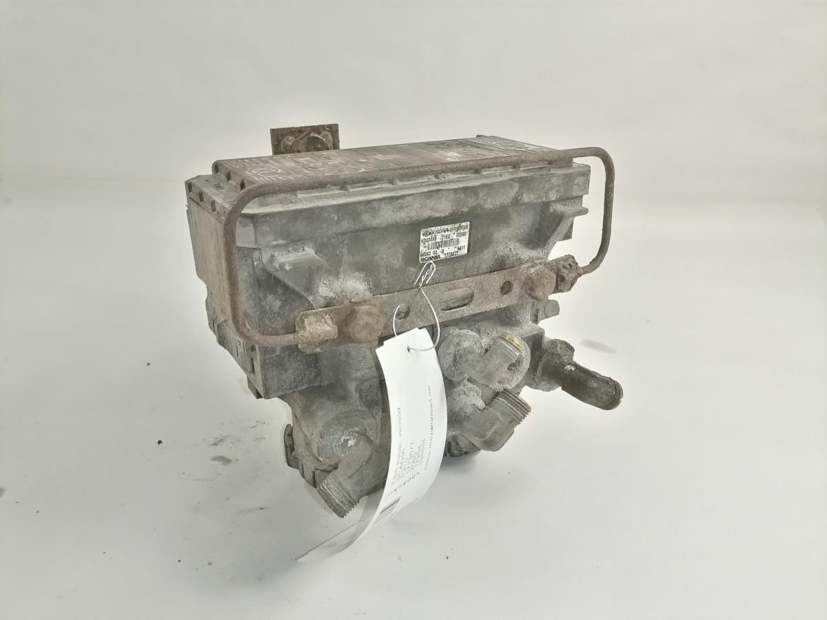Scania Rear axel brake pressure control valve 1773677 - Brake valve for Truck: picture 2 Scania Rear axel brake pressure control valve 1773677 - Brake valve for Truck: picture 2