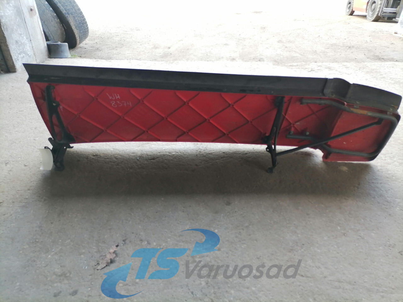 Scania Scania cab wind deflector, right side 1534229 - Aerodynamics/ Spoiler for Truck: picture 2 Scania Scania cab wind deflector, right side 1534229 - Aerodynamics/ Spoiler for Truck: picture 2