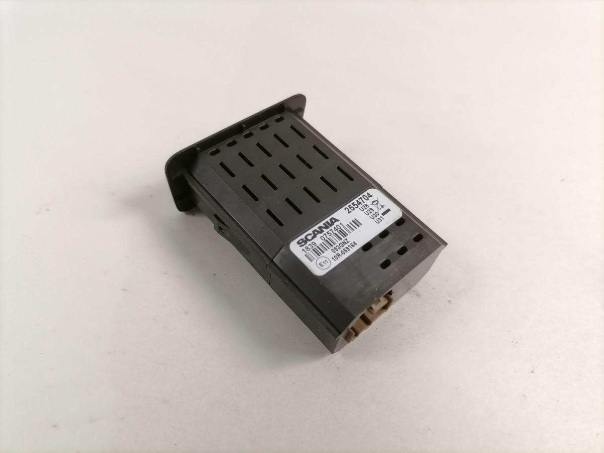 Scania USB pistiku paneel 2554704 - Electrical system for Truck: picture 4 Scania USB pistiku paneel 2554704 - Electrical system for Truck: picture 4