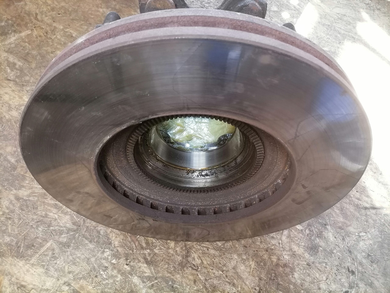 Scania Wheel hub 2290542 - Universal part for Truck: picture 3 Scania Wheel hub 2290542 - Universal part for Truck: picture 3