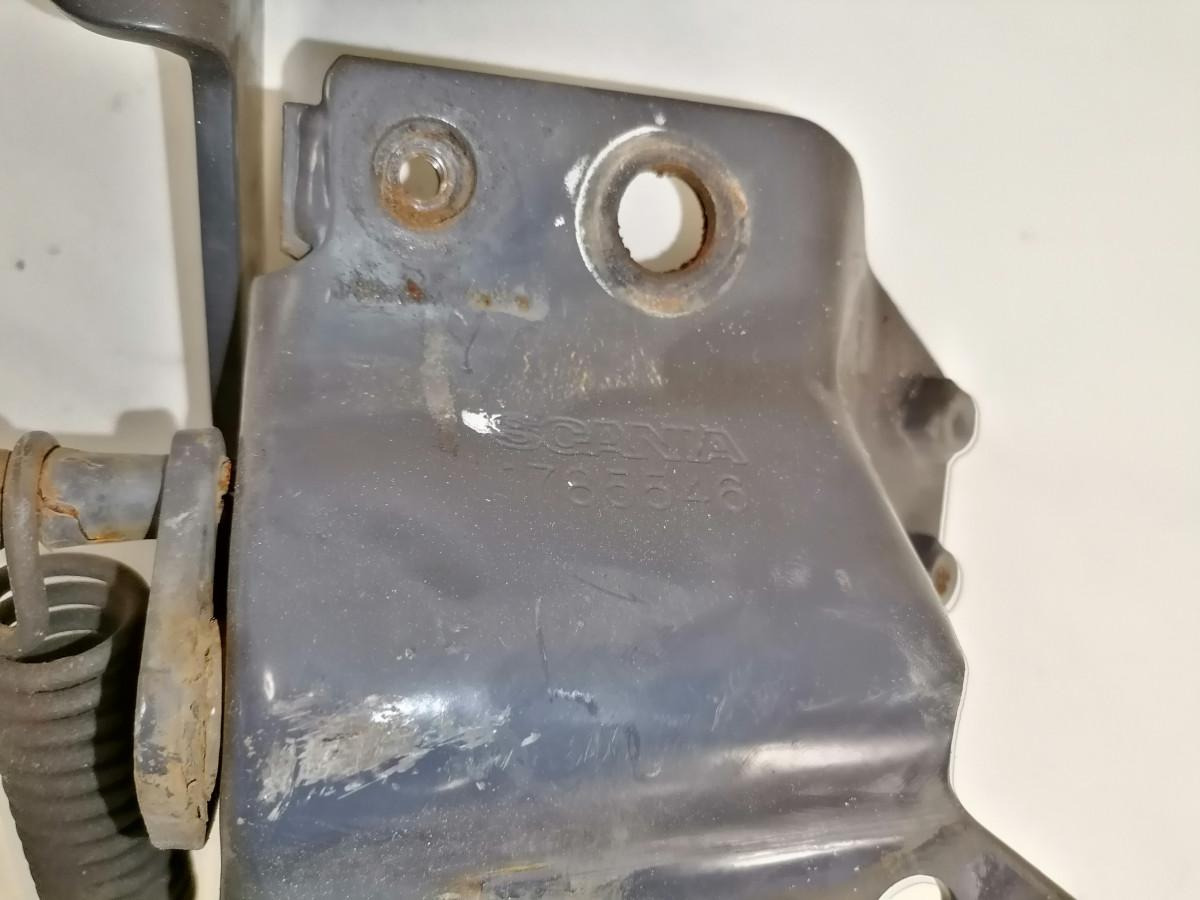Scania lower grille carrier hinge 1785546 - Grill for Truck: picture 4 Scania lower grille carrier hinge 1785546 - Grill for Truck: picture 4