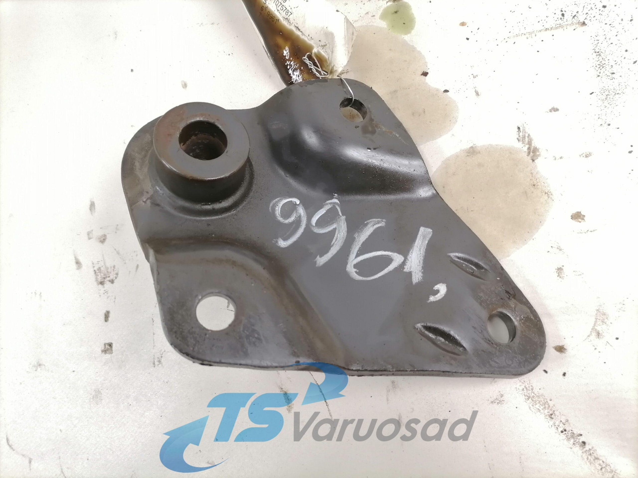 Volvo Bracket 1075787 - Frame/ Chassis for Truck: picture 2 Volvo Bracket 1075787 - Frame/ Chassis for Truck: picture 2