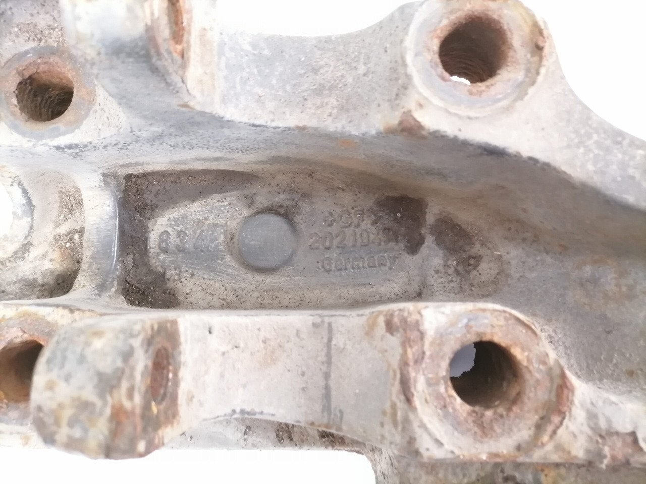 Volvo Bracket 20704075 - Axle and parts for Truck: picture 3 Volvo Bracket 20704075 - Axle and parts for Truck: picture 3