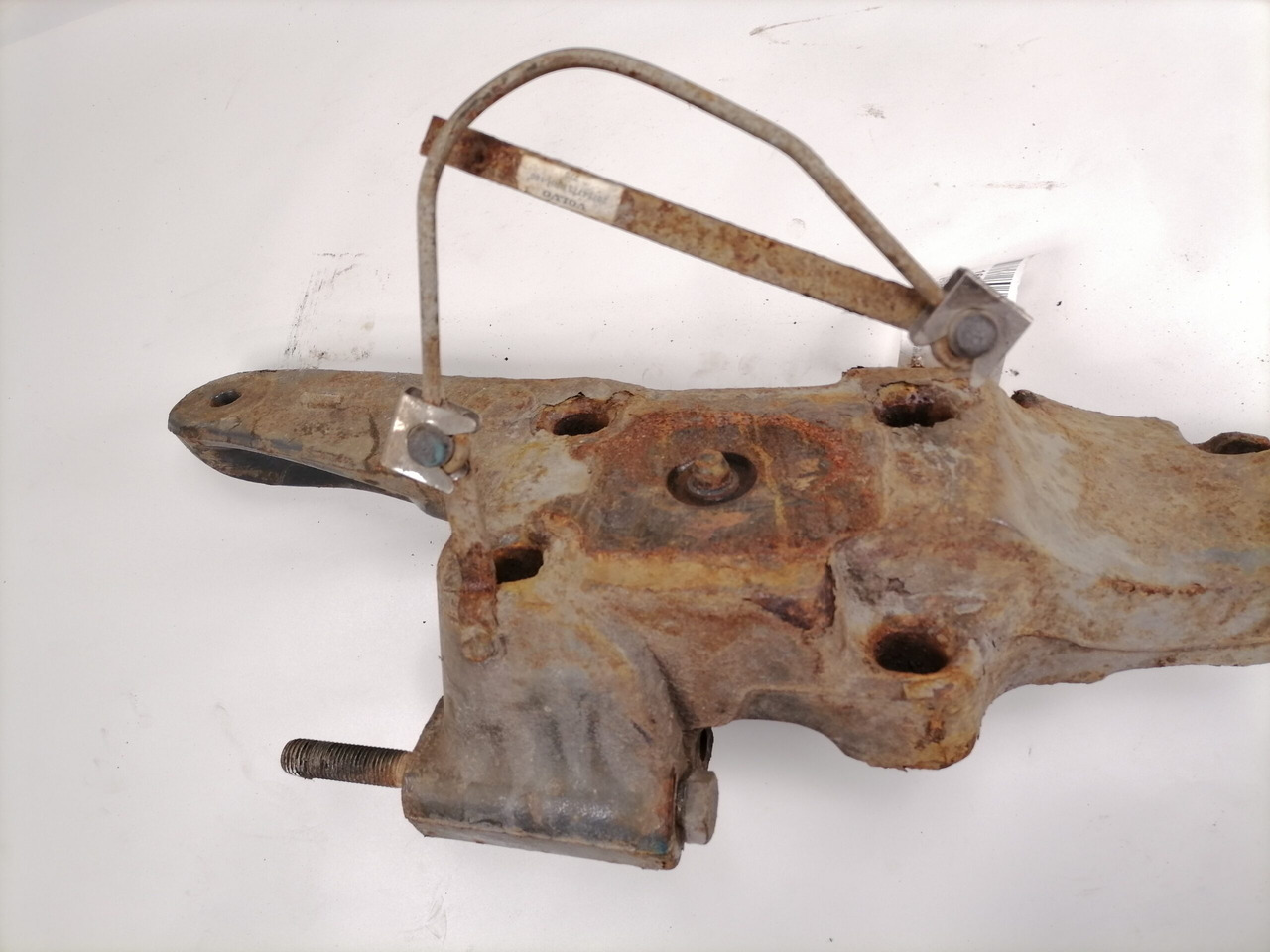 Volvo Bracket 20704076 - Axle and parts for Truck: picture 2 Volvo Bracket 20704076 - Axle and parts for Truck: picture 2