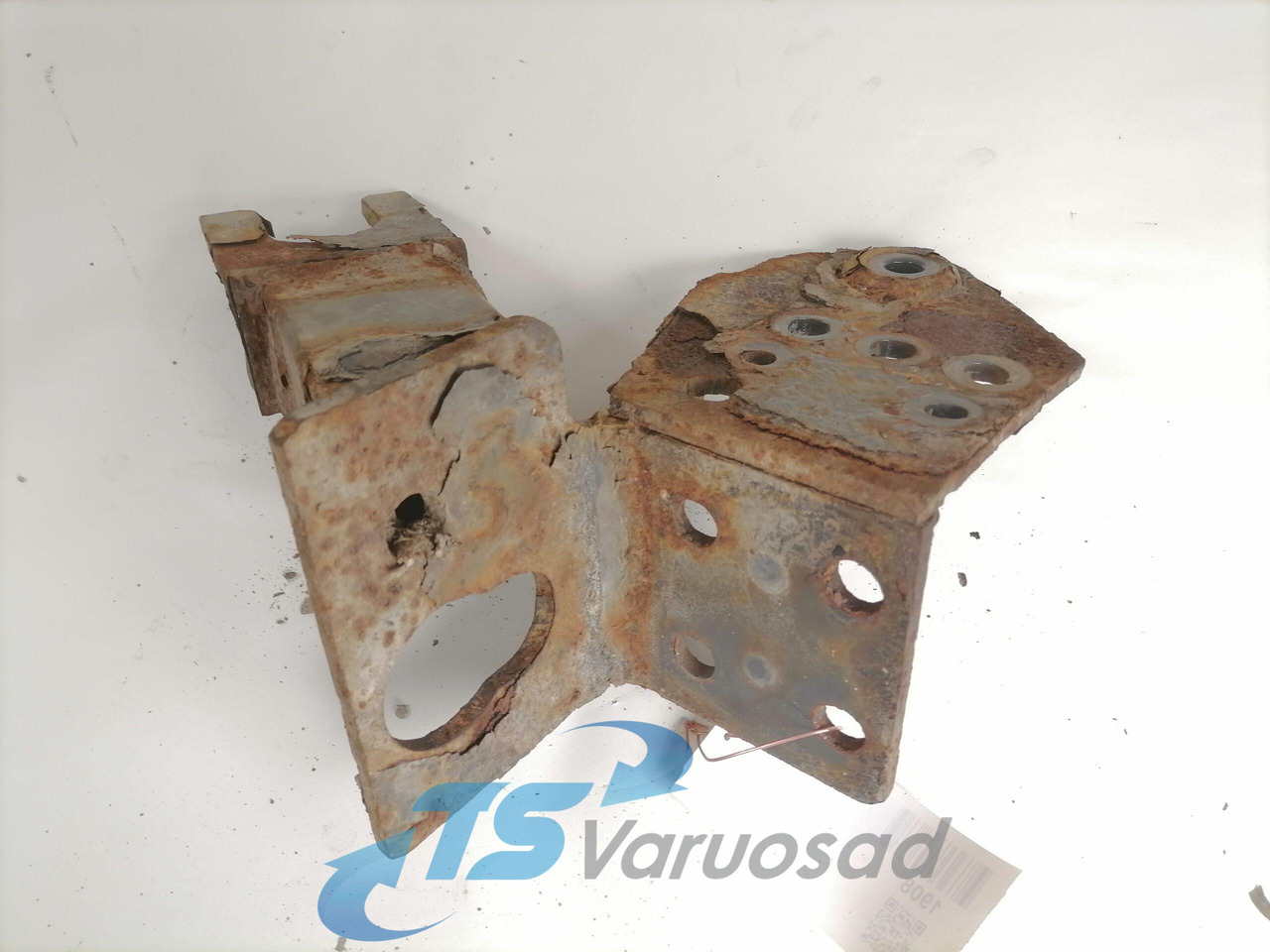 Volvo Bumper bracket 20499243 - Bumper for Truck: picture 2 Volvo Bumper bracket 20499243 - Bumper for Truck: picture 2