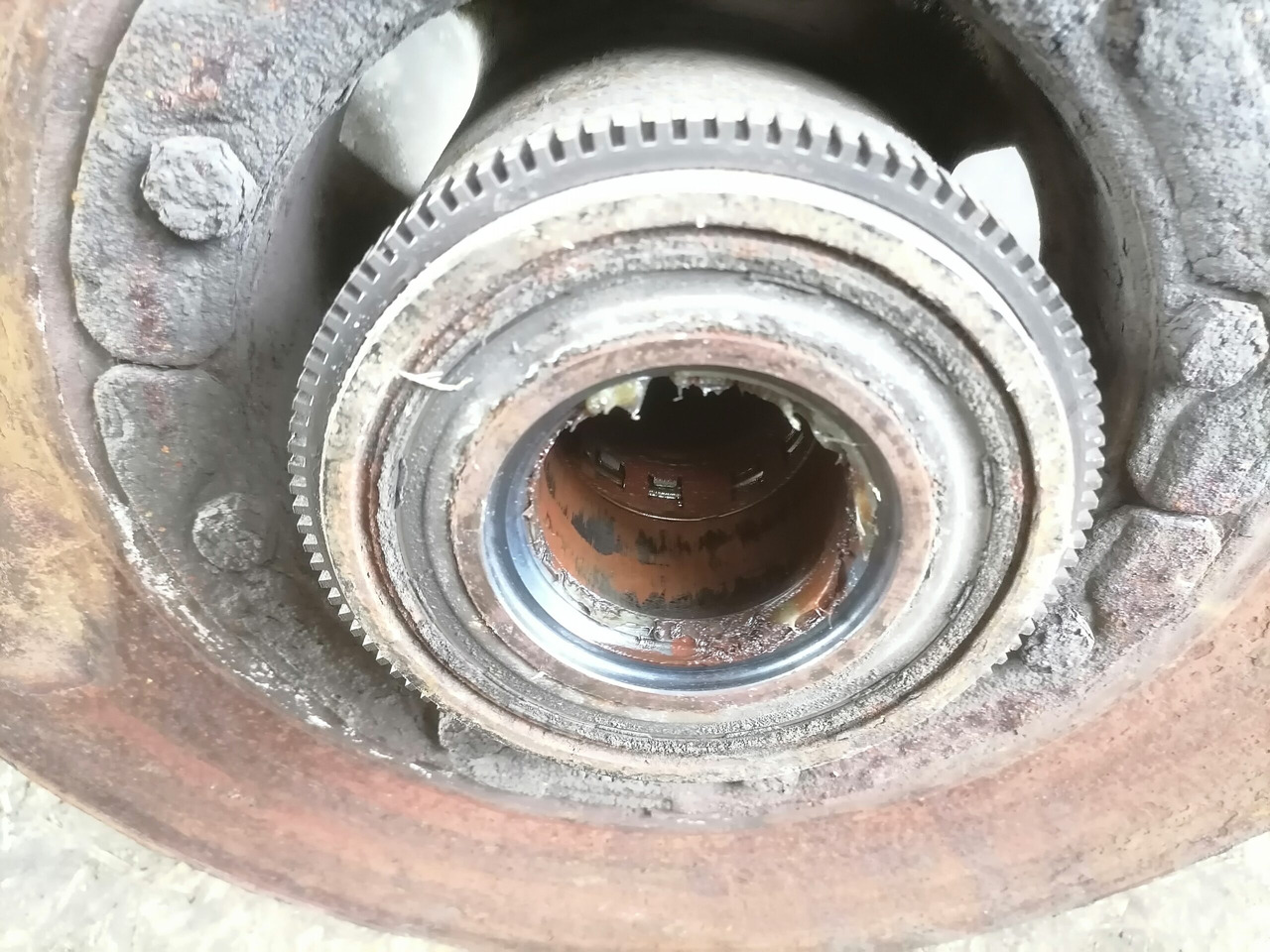 Volvo First wheel hub 21022433 - Wheel hub for Truck: picture 3 Volvo First wheel hub 21022433 - Wheel hub for Truck: picture 3