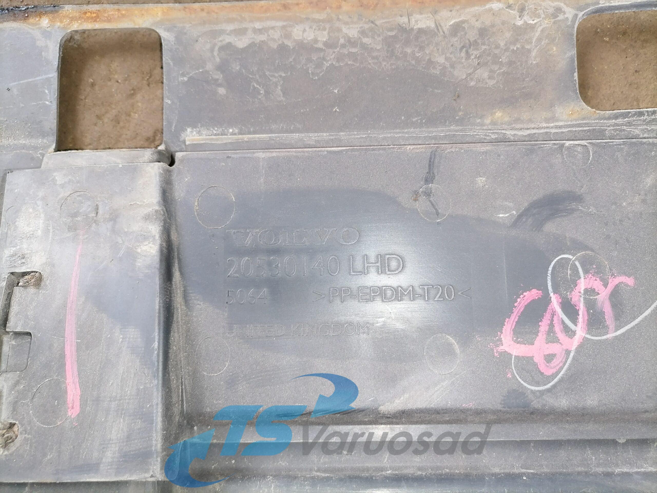 Volvo Iluvõre plastik 20527277 - Grill for Truck: picture 3 Volvo Iluvõre plastik 20527277 - Grill for Truck: picture 3