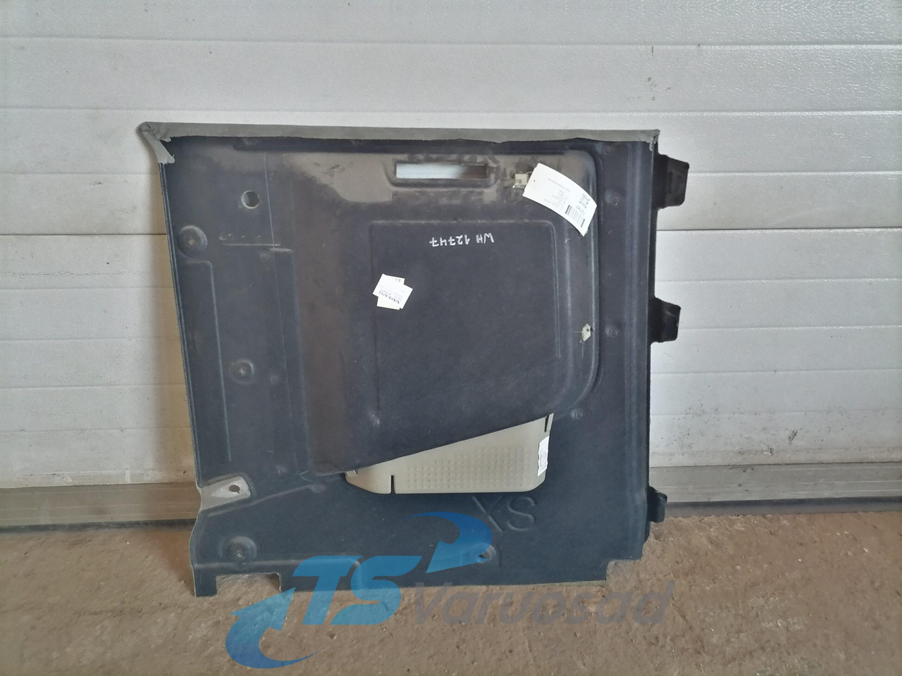 Volvo Salongi polster 82246973 - Universal part for Truck: picture 2 Volvo Salongi polster 82246973 - Universal part for Truck: picture 2