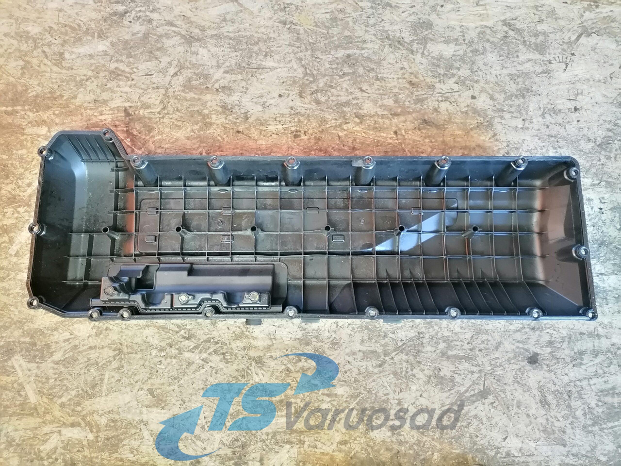 Volvo Valve cover 21627156 - Cylinder head for Truck: picture 3 Volvo Valve cover 21627156 - Cylinder head for Truck: picture 3