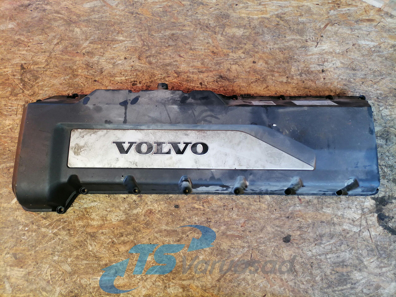 Volvo Valve cover 21627156 - Cylinder head for Truck: picture 2 Volvo Valve cover 21627156 - Cylinder head for Truck: picture 2