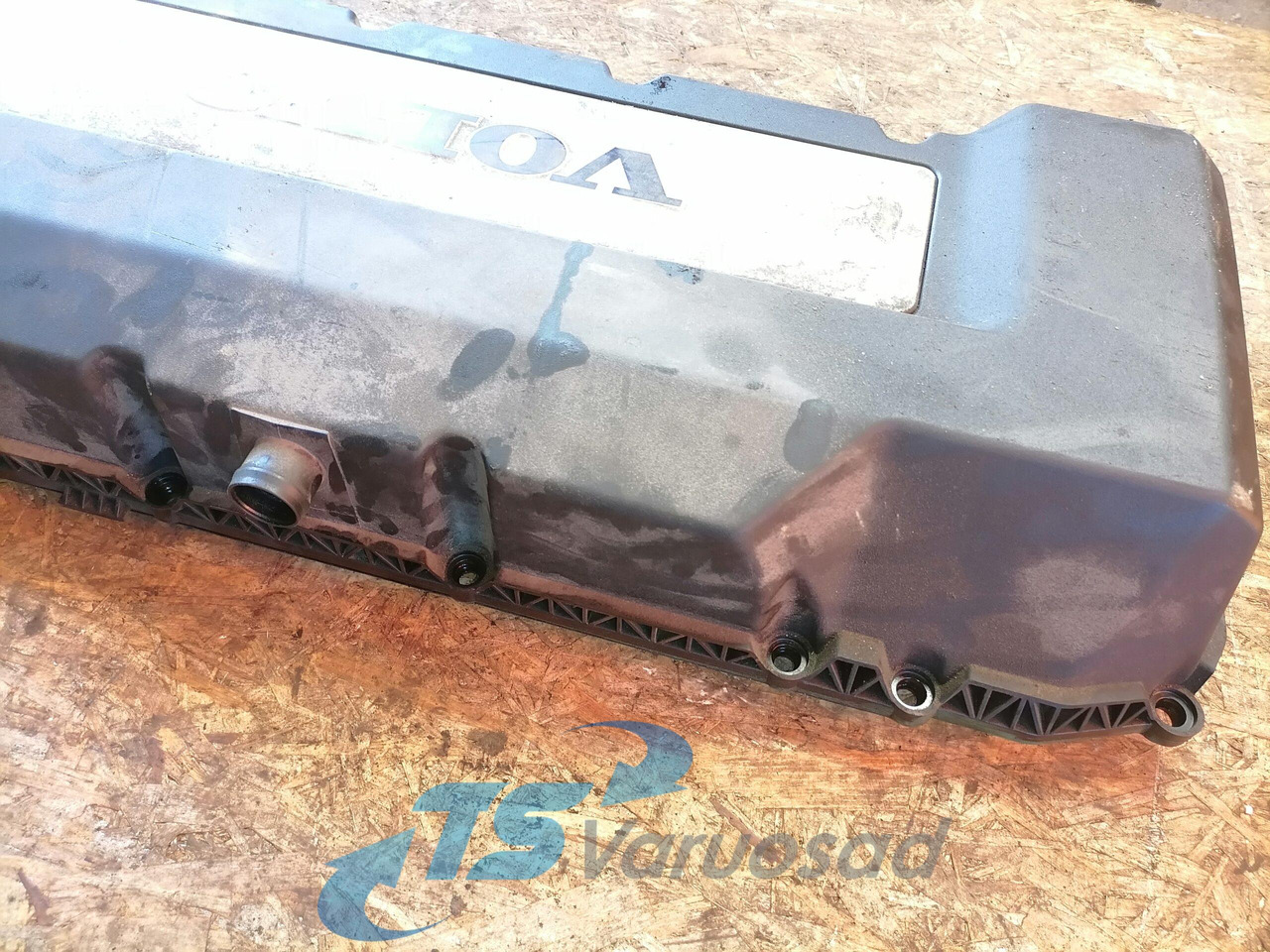 Volvo Valve cover 21627156 - Cylinder head for Truck: picture 4 Volvo Valve cover 21627156 - Cylinder head for Truck: picture 4