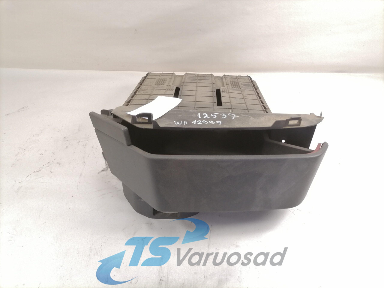 Volvo Volvo panipaik 82303256 - Universal part for Truck: picture 1 Volvo Volvo panipaik 82303256 - Universal part for Truck: picture 1