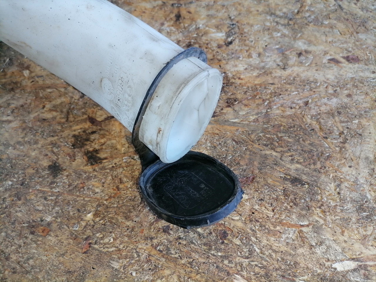 Volvo Windscreen washer fluid tank 20382655 - Wiper for Truck: picture 5 Volvo Windscreen washer fluid tank 20382655 - Wiper for Truck: picture 5