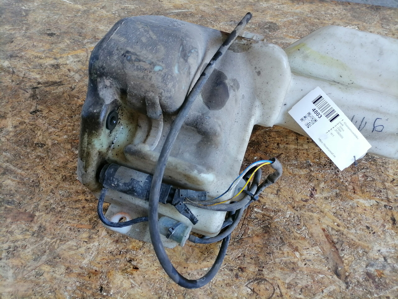 Volvo Windscreen washer fluid tank 20382655 - Wiper for Truck: picture 3 Volvo Windscreen washer fluid tank 20382655 - Wiper for Truck: picture 3