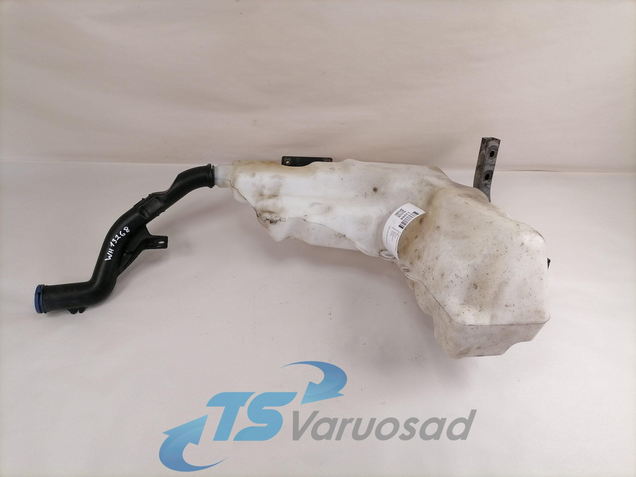 Volvo Windscreen washer fluid tank 84092259 - Wiper for Truck: picture 5 Volvo Windscreen washer fluid tank 84092259 - Wiper for Truck: picture 5