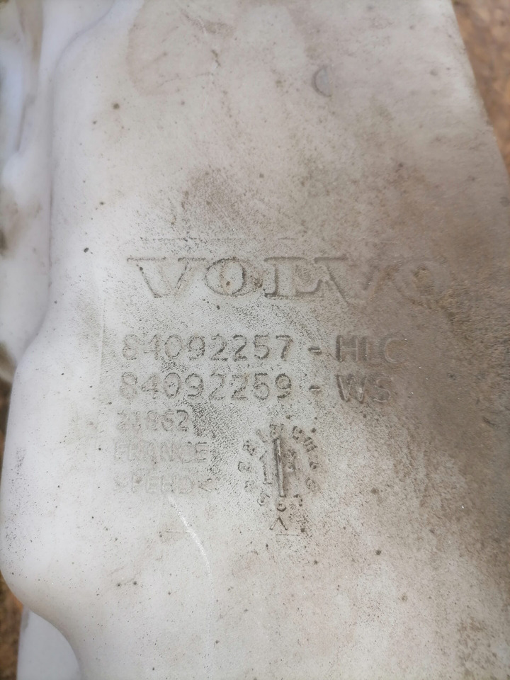 Volvo Windscreen washer fluid tank 84092259 - Wiper for Truck: picture 3 Volvo Windscreen washer fluid tank 84092259 - Wiper for Truck: picture 3