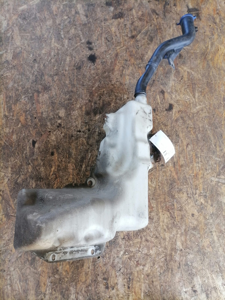 Volvo Windscreen washer fluid tank 84092259 - Wiper for Truck: picture 2 Volvo Windscreen washer fluid tank 84092259 - Wiper for Truck: picture 2