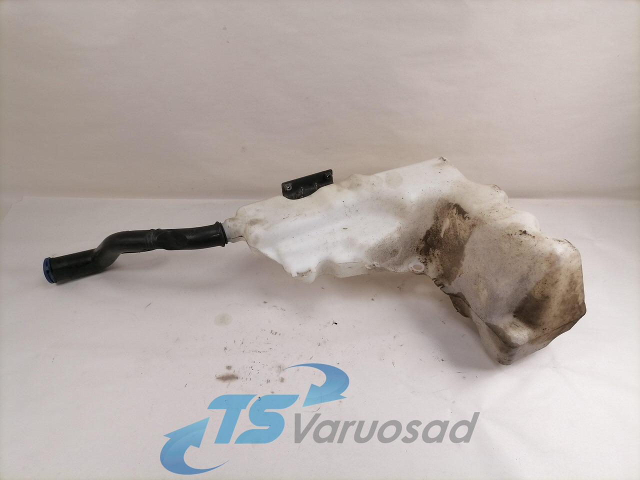 Volvo Windscreen washer fluid tank 84092259 - Wiper for Truck: picture 4 Volvo Windscreen washer fluid tank 84092259 - Wiper for Truck: picture 4