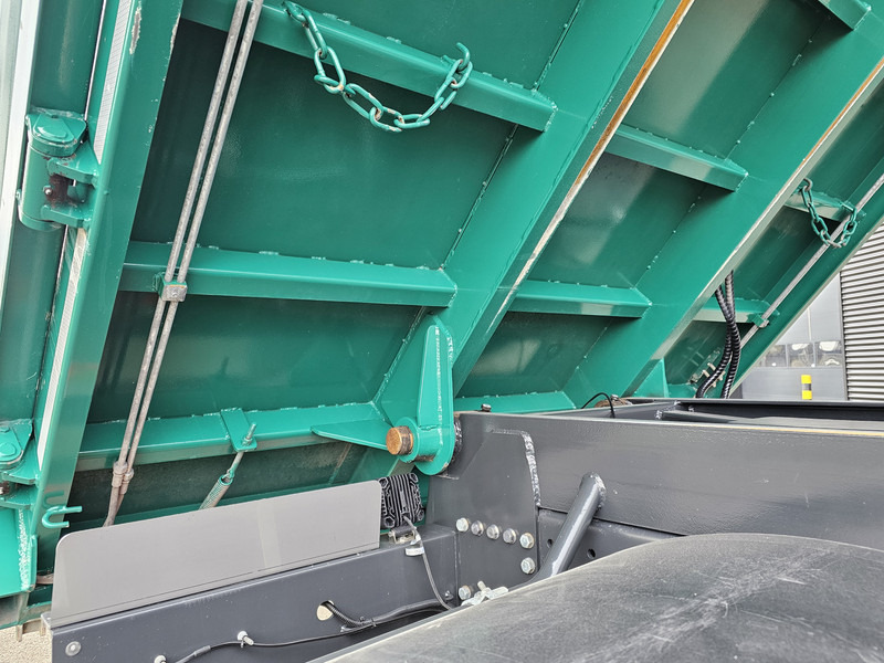 Crane truck Mercedes-Benz AROCS 4145 / 8X6 / TIPPER + HMF CRANE: picture 19