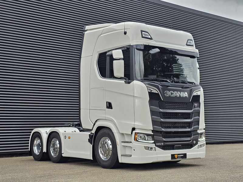 Scania S660 V8 6x2/4 / 2 x PTO / PARKING COOLER / FULL AIR - Tractor unit: picture 4 Scania S660 V8 6x2/4 / 2 x PTO / PARKING COOLER / FULL AIR - Tractor unit: picture 4