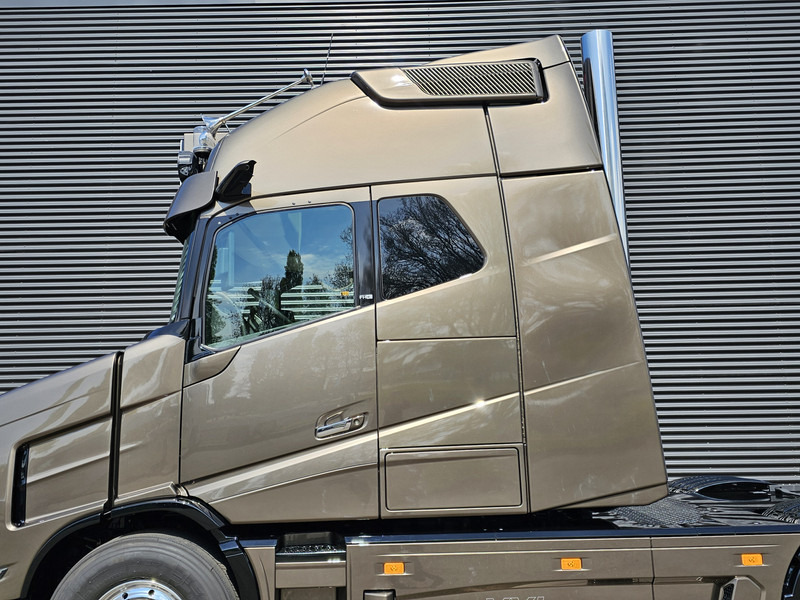 Tractor unit Volvo VT5 AERO 780 XXL / 6x2 TORPEDO / BOOGIE / SPECIAL / SHOW: picture 8