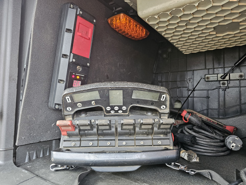 Dropside/ Flatbed truck, Crane truck Volvo FH 540 8x4*4 / HIAB 548E-9 CRANE + WINCH / KRAN: picture 8