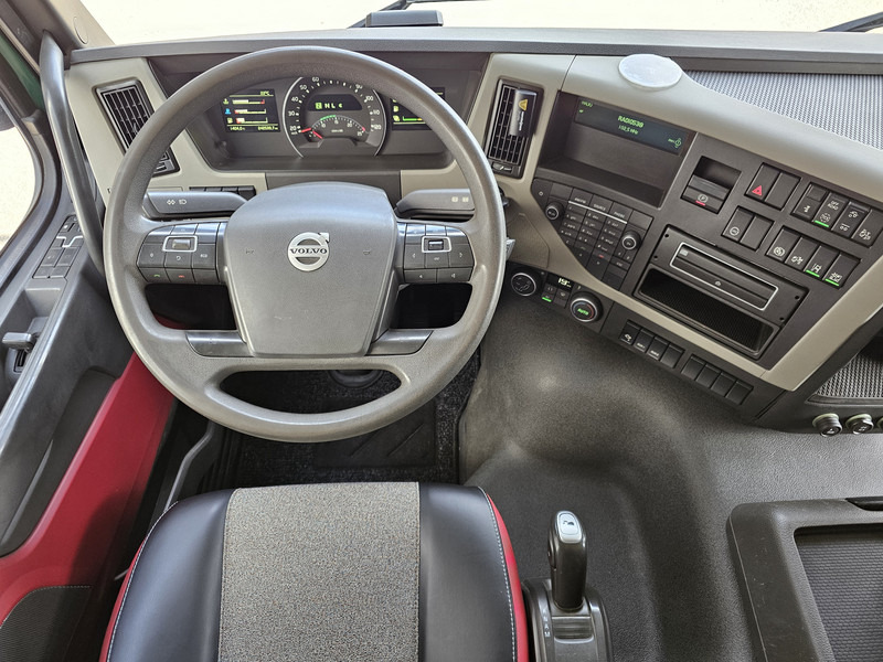 Interior photo 2: Tipper, Crane truck Volvo FM 410 6x2-4 / PALFINGER CRANE + TIPPER
