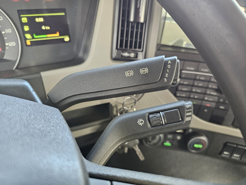 Hook lift truck, Crane truck Volvo FM 420 8x2 / HIAB HOOKLIFT + 30 t/m CRANE - KRAN: picture 18 Hook lift truck, Crane truck Volvo FM 420 8x2 / HIAB HOOKLIFT + 30 t/m CRANE - KRAN: picture 18