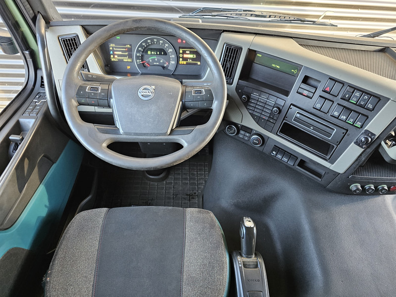 Interior photo 2: Leasing of Volvo FM 420 / VDL 21T HOOKLIFT / EURO 6 / 6X2 Volvo FM 420 / VDL 21T HOOKLIFT / EURO 6 / 6X2