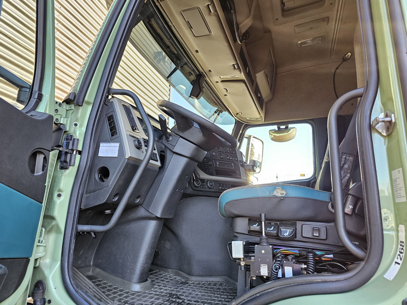 Interior photo 1: Leasing of Volvo FM 420 / VDL 21T HOOKLIFT / EURO 6 / 6X2 Volvo FM 420 / VDL 21T HOOKLIFT / EURO 6 / 6X2