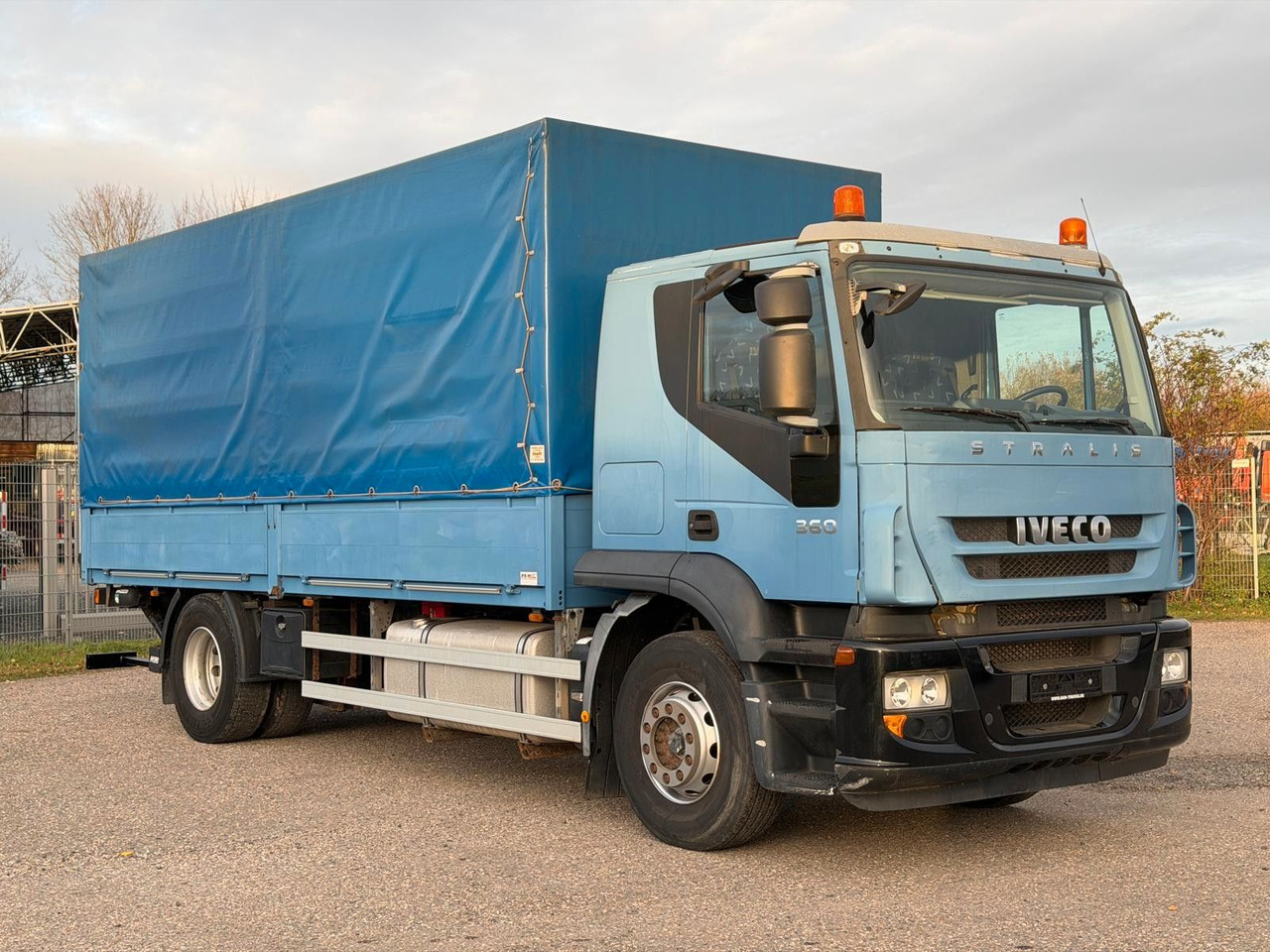 Iveco 190S36/9 Stralis Pritsche & Hebebühne 3 to. TOP - Curtainsider truck: picture 3 Iveco 190S36/9 Stralis Pritsche & Hebebühne 3 to. TOP - Curtainsider truck: picture 3