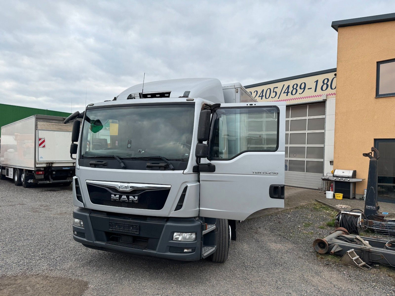 Box truck MAN 15.290 4X2 Koffer mit Hebebühne AHK: picture 11