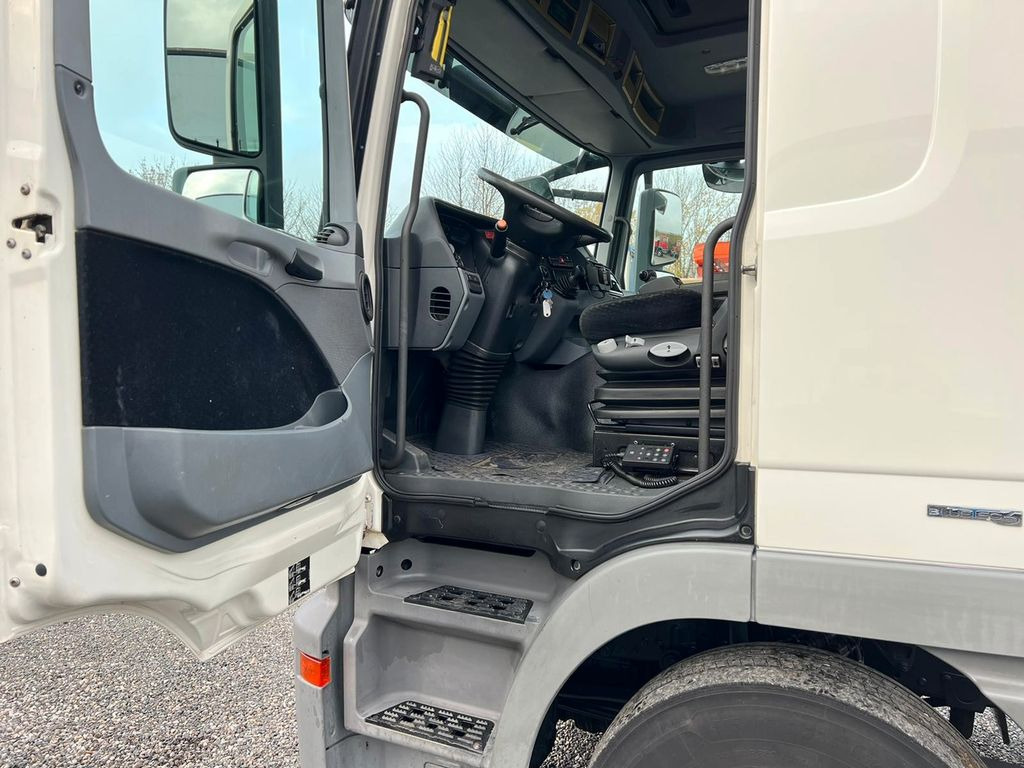 Mercedes-Benz 2541 6X2 Meiller Funk Zustand wie 200 tkm - Hook lift truck: picture 5 Mercedes-Benz 2541 6X2 Meiller Funk Zustand wie 200 tkm - Hook lift truck: picture 5