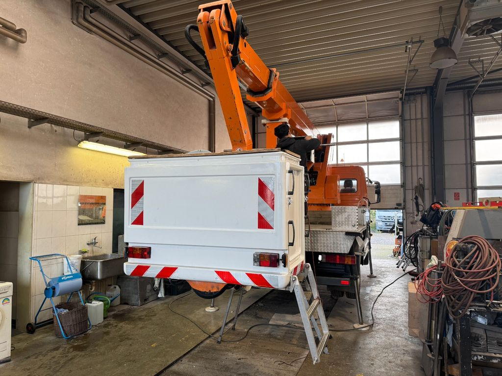 Mercedes-Benz 815 4x2 Hubarbeitsbühne Wumag 170 high 17 m - Truck mounted aerial platform, Van: picture 4 Mercedes-Benz 815 4x2 Hubarbeitsbühne Wumag 170 high 17 m - Truck mounted aerial platform, Van: picture 4