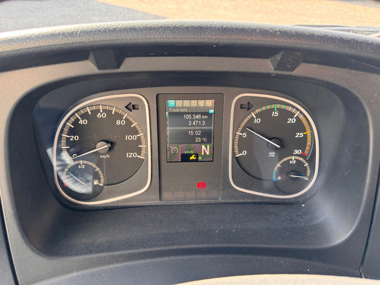 Mercedes-Benz 818 4X2 Pritsche original Kilometer - Flatbed van: picture 5 Mercedes-Benz 818 4X2 Pritsche original Kilometer - Flatbed van: picture 5