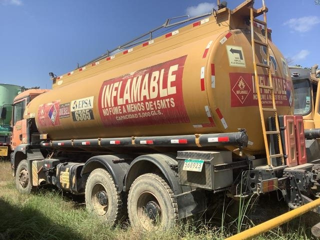 MAN 33.360-V20 - Tank truck: picture 2 MAN 33.360-V20 - Tank truck: picture 2