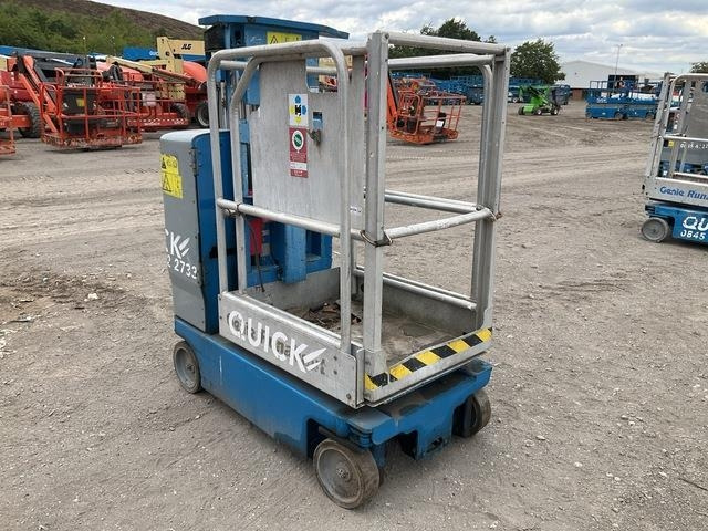 Genie GR15 - Vertical mast lift: picture 4 Genie GR15 - Vertical mast lift: picture 4