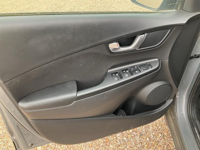 Car Hyundai Kona: picture 23